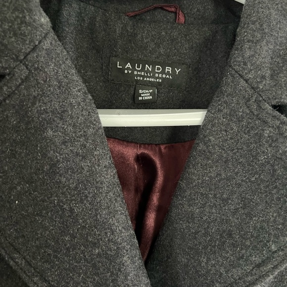 Women’s coat size small - Picture 2 of 2